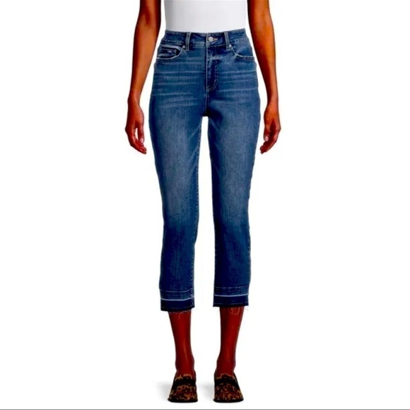 Time & True High Rise Cropped Distressed Dark wash Jeans. Size 18 - Picture 3 of 14